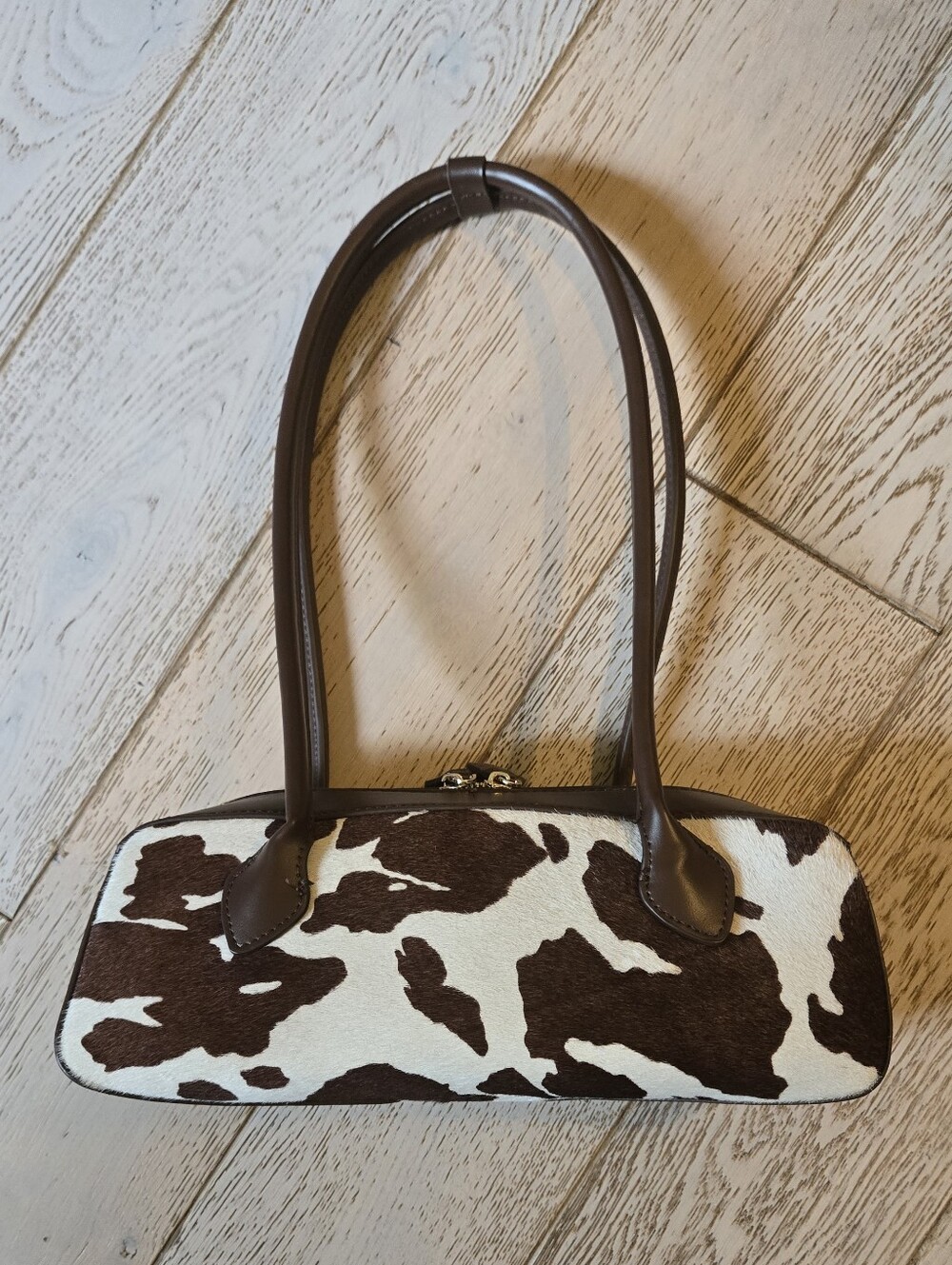 House of Harlow 1960 East-West Baguette Calf Hair Barrel Shoulder Bag Cow Design - Picture 1 of 7